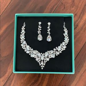 Crystal glam fashion statement necklace set